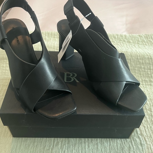 LEATHER CROSSOVER HEELED SANDAL - Picture 4 of 4